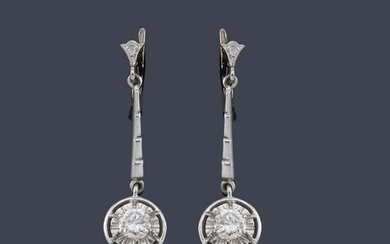 Long earrings in 18K white gold with a pair of diamonds