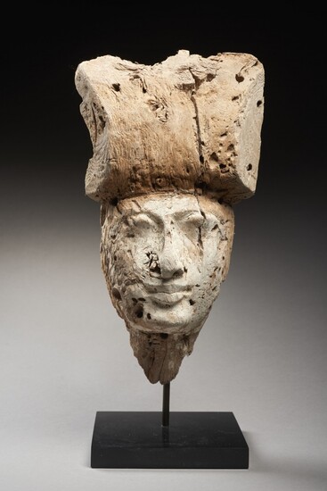MASQUE FUNÉRAIRE EN BOIS Art égyptien, Basse Époque, 664-332 av. J.-C.