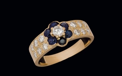 Montjo gold ring with diamonds and sapphires