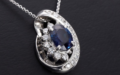 Neck necklace of 18 kt. white gold with sapphire & diamond pendant in platinum, total 1.90 ct. (GWLAB cert.) (2)