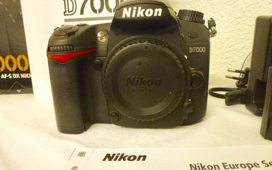 Nikon D7000 + acc.
