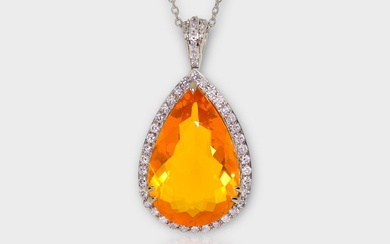 No Reserve- IGI 7.89 ct Natural Orange Fire Opal with 0.55 ct Diamonds - 14kt gold - White gold - Necklace