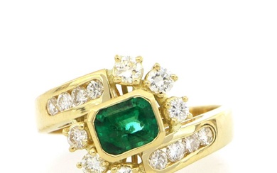 No Reserve Price - Ring - 18 kt. Yellow gold - 0.65 tw. Emerald - Diamond