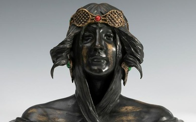 OLGA BEHR (Austria, active in Paris between 1893 and 1907). "Female bust". Decorated bronze.