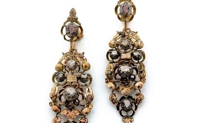 Pair of ear pendants in gold 18k (750â€°) and silver and rose-cut diamonds