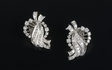 Pair of earrings in 950 thousandths platinum with openwork ribbon decoration entirely set and scratched with round brilliant cut diamonds.