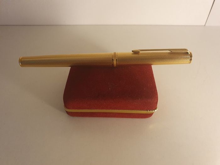 Parker - Fountain pen, 18K gold plume gold plated body