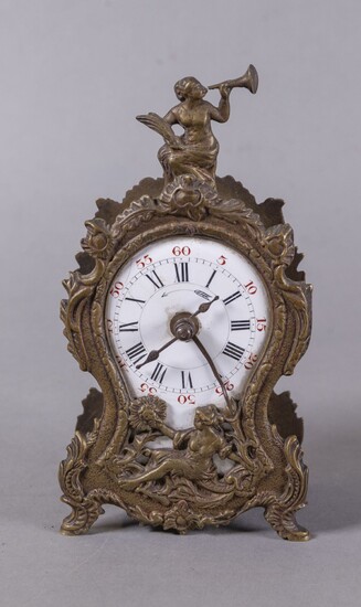 Petite horloge de table en bronze feuillagé,... - Lot 137 - De Baecque et Associés