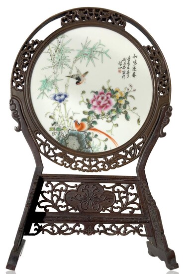 Placca in porcellana circolare, Cina, XX secolo. Raffigurante bambù, uccelli...