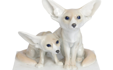 Porcelain figure "Fennec foxes" First half of 20th century. Meissen porcelain factory. Designed by Otto Pilz. Porcelain. Painting. Size 14.5x16.4x10.5 cm.