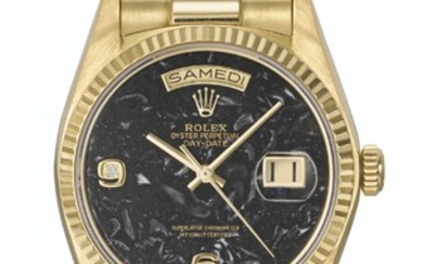 ROLEX. AN ATTRACTIVE 18K GOLD AND DIAMOND-SET AUTOMATIC WRISTWATCH WITH SWEEP CENTRE SECONDS, DAY, DATE, BRACELET AND AMMONITE DIAL