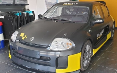 Renault - Clio V6 - 2000