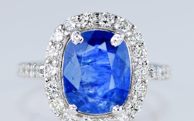 Ring - 18 kt. White gold - 4.84 tw. Sapphire - Burma - Diamond