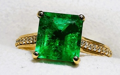 Ring - 18 kt. Yellow gold, Colombia 2.04ct Emerald - Colombia - Diamond