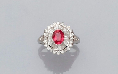 Ring in white gold, 750 MM, centered on an oval ruby weighing 1.40 carat surrounded by baguette-cut and trapezium-cut diamonds in a row of brilliant-cut diamonds, total about 1 carat, 17 x 15 mm, size: 55, weight: 4.55gr. rough.