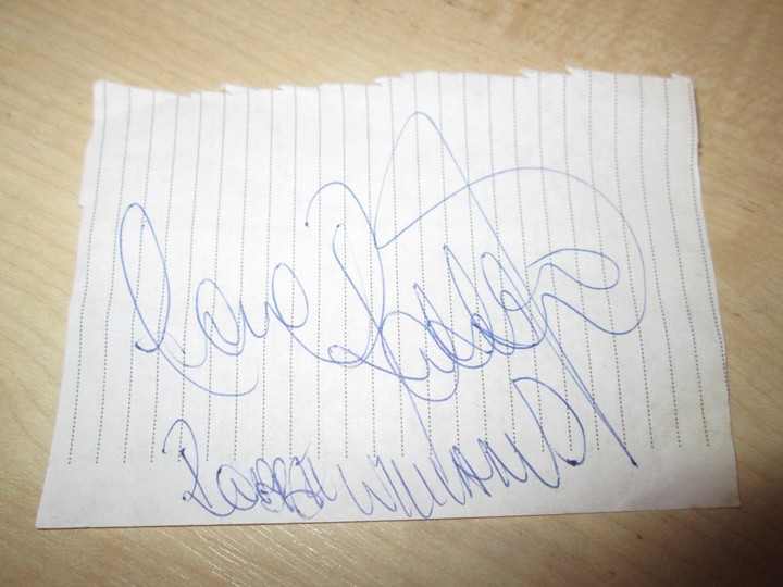 Robbie Williams signature : Provenance ; Vendor bumped into ...