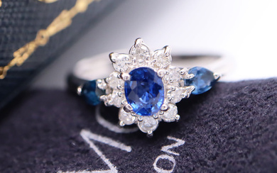 STUNNING 'VIVID BLUE' SAPPHIRE & DIAMOND RING set in PLATINUM...