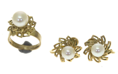 Set of 14k Yellow Gold and Pearl Ring and Pair of Earrings.