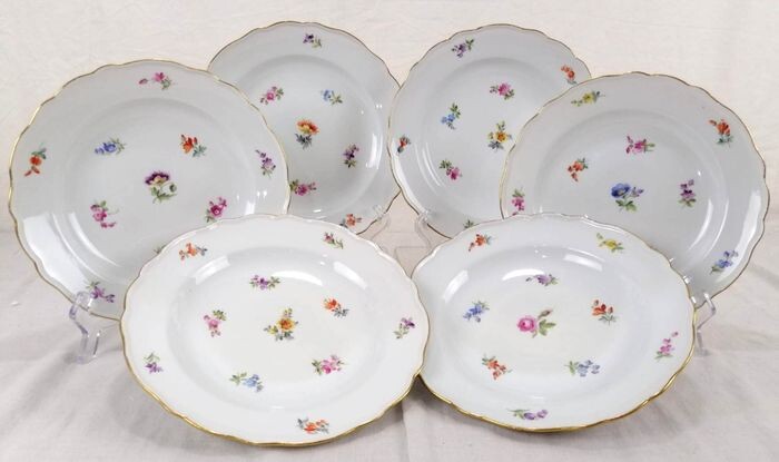 Small flowers decoration - Meissen - Antique 6 dessert plates ø cm. 22. First choice. Handmade decoration. (6) - Porcelain
