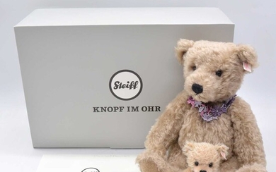 Steiff Germany teddy bear set, 021411 'Flora u. Florinchen' boxed with certificate.