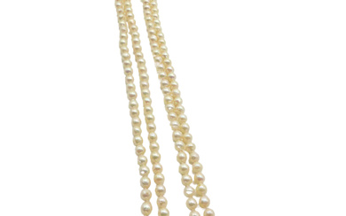 TWO ROW PEARL NECKLACE WITH FLOWER CLASP IN 585 WHITE GOLD.