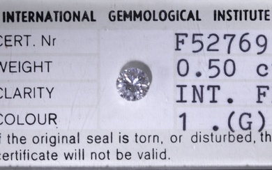 Un diamant sous scellé IGI International Gemmological Institute n° F527691 attestant son poids : 0,50...