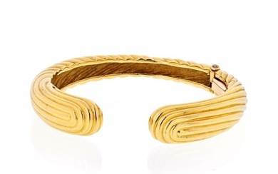 Van Cleef & Arpels Vintage 18K Yellow Gold High Polished Ribbed Cuff Bracelet