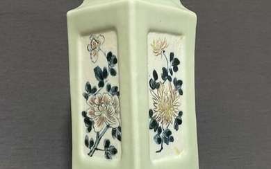 Vase - Porcelain - Chinese - Rare square four sided vase - China - Qing Dynasty (1644-1911)