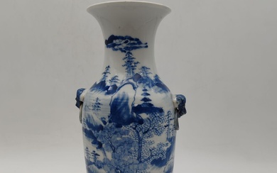 Vase balustre à col évasé en porcelaine bleu-blanc,... - Lot 37 - Ader