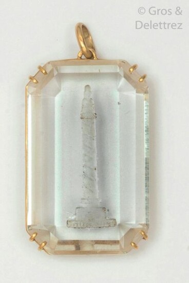 Yellow gold pendant, decorated with a rock crystal...