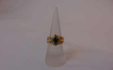 Yellow gold ring (18 carats) set with an oval sapphire...