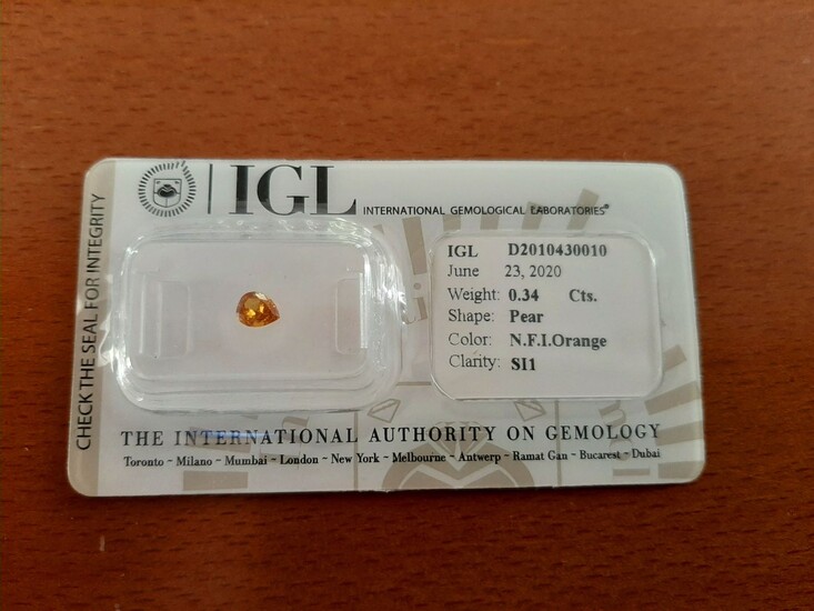 יהלום כתום, 0.34 קראט, Natural Fancy Intense Orange, SI1, מצורפת תעודה של IGL. Orange Diamond, 0.34 Ct., Natural Fancy Intense Orange, SI1, IGL Certification