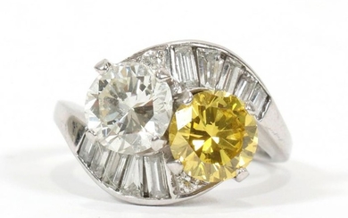 1.47CT YELLOW DIAMOND &APPROX 1.35CT WHITE DIAMOND RING