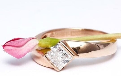 14 K / 585 Rose Gold Men's Solitaire Diamond Ring