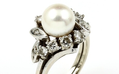 14 kt gold ring with cultured pearl and...
