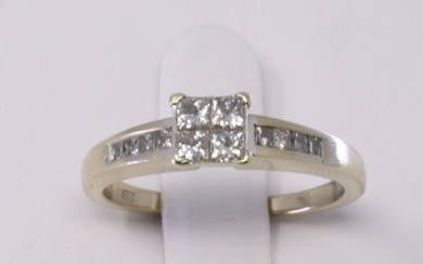 14Kt White Gold Diamond Ring.