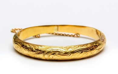 14krt. Gold stiff bracelet , decorated with floral...