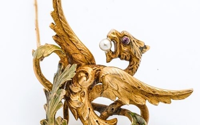 18 karat (750 thousandths) yellow gold brooch stylizing a winged...
