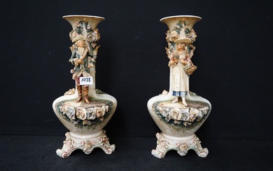 2 Beaux vases en Barbotine - Ca.1900 - Polychrome - "Marquis et Marquise" - Petites...