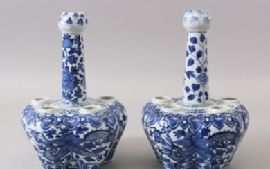 A PAIR OF 19TH CENTURY CHINESE BLUE & WHITE PORCELAIN