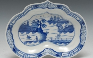 A Caughley Weir pattern kidney shaped dish, decorated