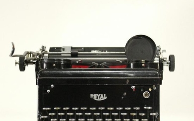 Vintage ROYAL Typewriter in Black, Clean Condition