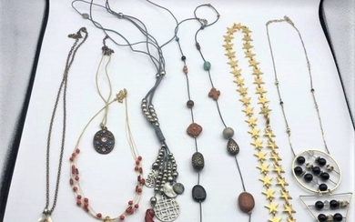 [7] Costume Jewelry Necklaces - Nice Variety