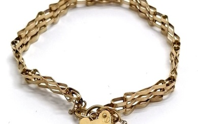 9ct hallmarked gold 3 bar gate link bracelet with heart padl...