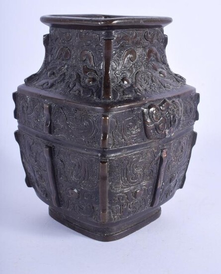A 17TH CENTURY CHINESE BRONZE SQUARE FORM VASE Ming