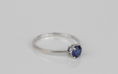 A 10ct white gold and sapphire solitaire ring - the 5.5 mm r...