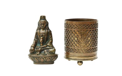 A CHINESE BRONZE BRUSH POT AND A FIGURE OF A SEATED BUDDHA 十八到二十世紀 銅筆筒及佛坐像一組兩件