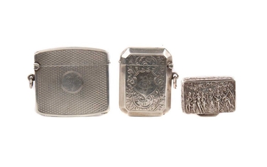 A CONTINENTAL 800 SILVER PILLBOX AND TWO SILVER VESTA CASES