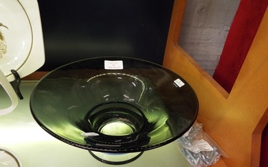 A Dartington art glass fruit bowl