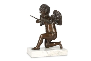 A FINE 19TH CENTURY FRENCH BRONZE FIGURE OF CUPID WITH
